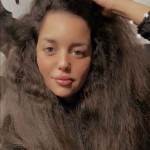 Meet your Posher, Mia